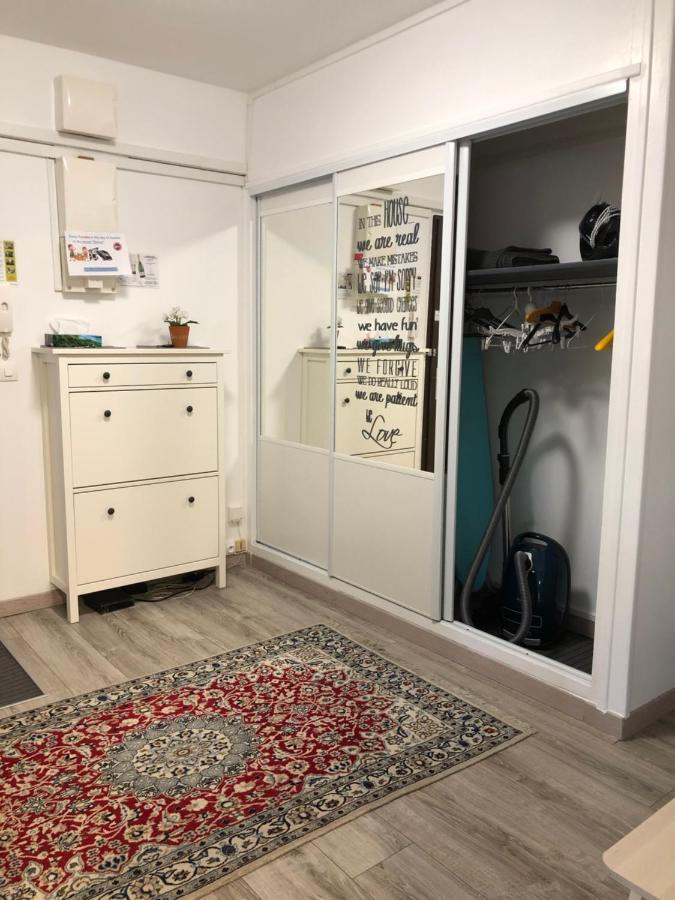 BedinReims burgundy bottle free parking&wifi free ideal 4 à 8 Adultes Exterior foto