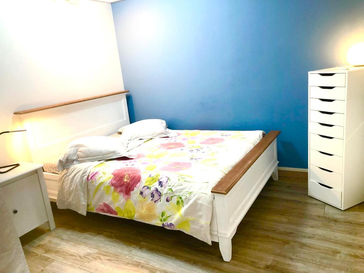 BedinReims burgundy bottle free parking&wifi free ideal 4 à 8 Adultes Exterior foto
