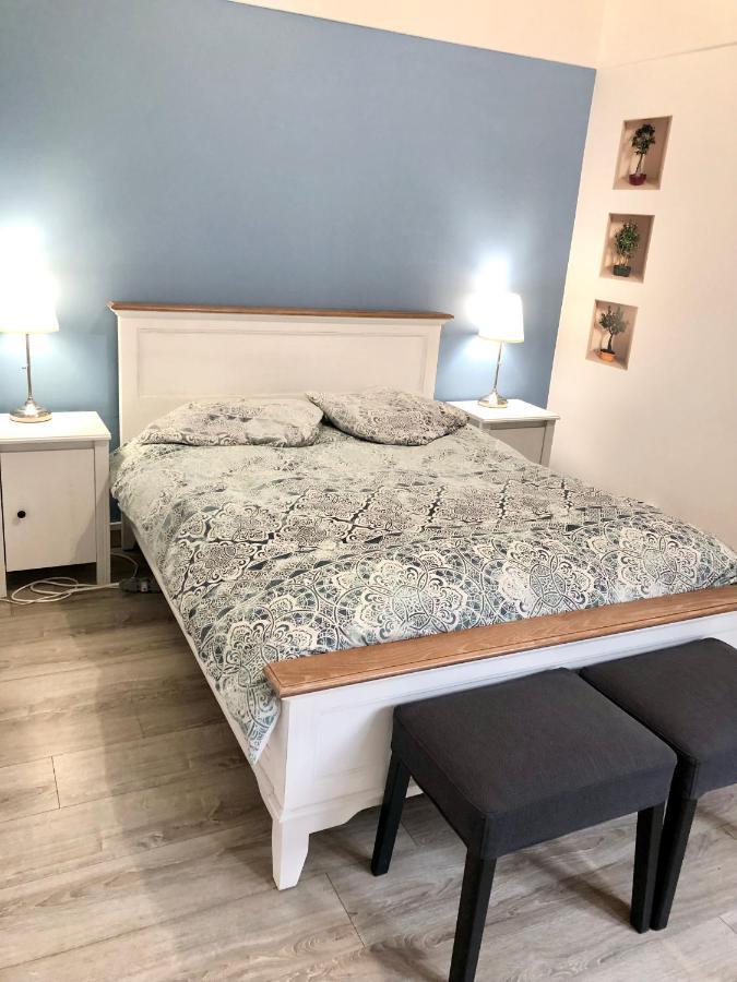 BedinReims burgundy bottle free parking&wifi free ideal 4 à 8 Adultes Exterior foto
