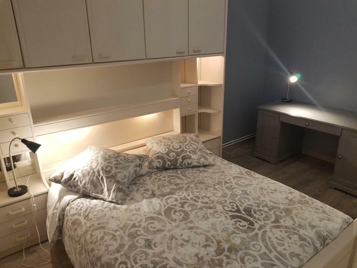 BedinReims burgundy bottle free parking&wifi free ideal 4 à 8 Adultes Exterior foto